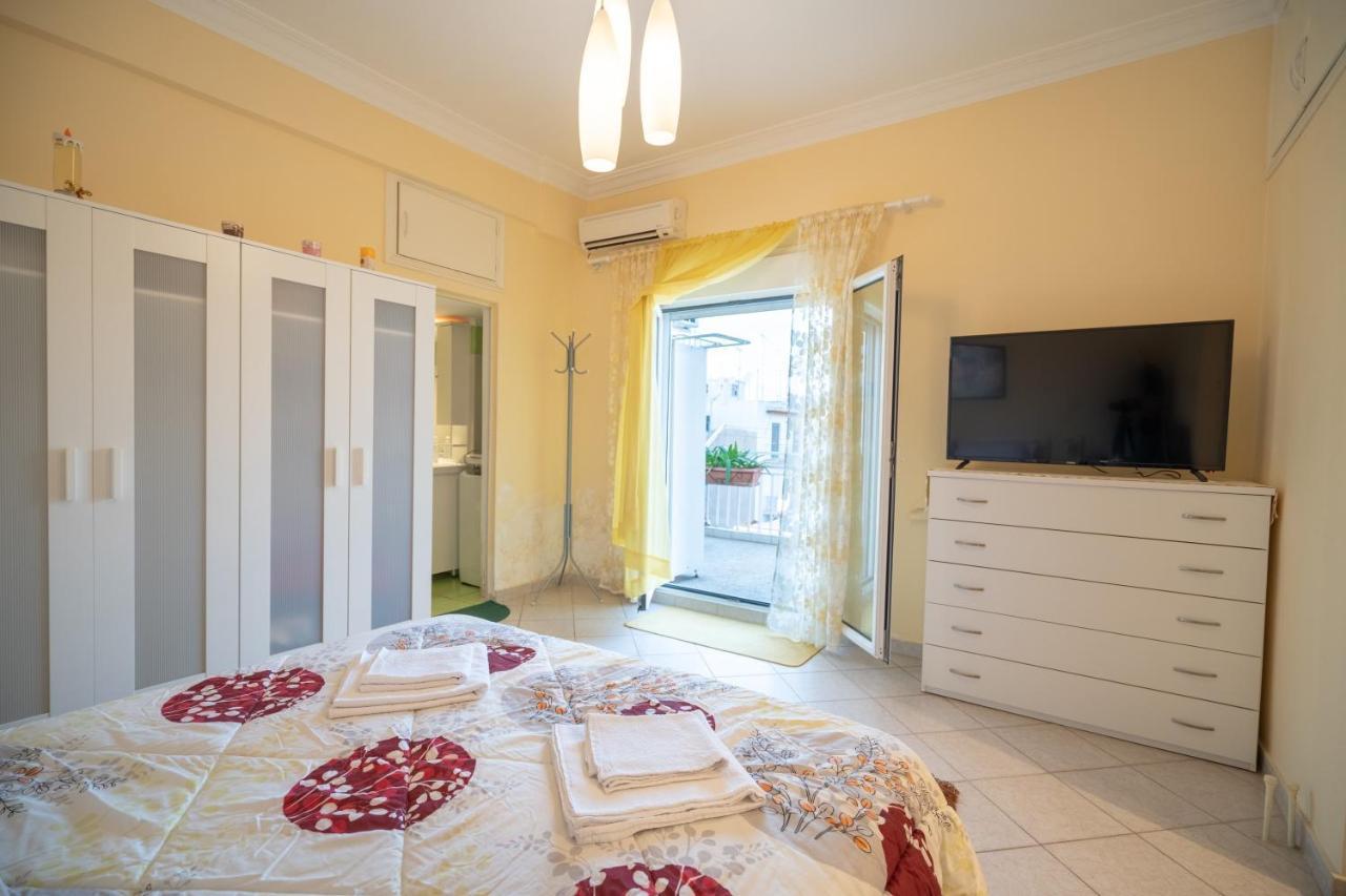 Attica Train Station 1 Bedroom 4 Pers Apartment Atenas Exterior foto