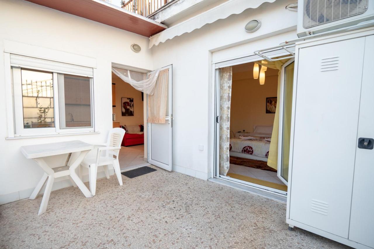 Attica Train Station 1 Bedroom 4 Pers Apartment Atenas Exterior foto